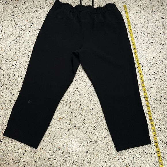 Lululemon On the Fly Crop pants drawstring black 10 woven - Picture 8 of 9